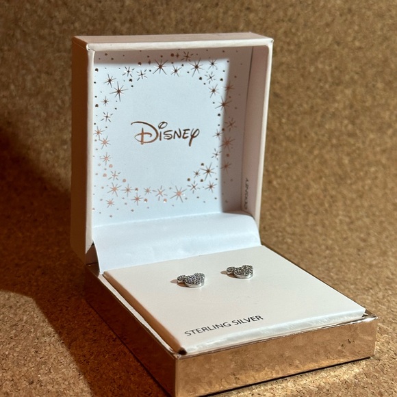DISNEY - EARRINGS - NEW IN BOX - Picture 2 of 4